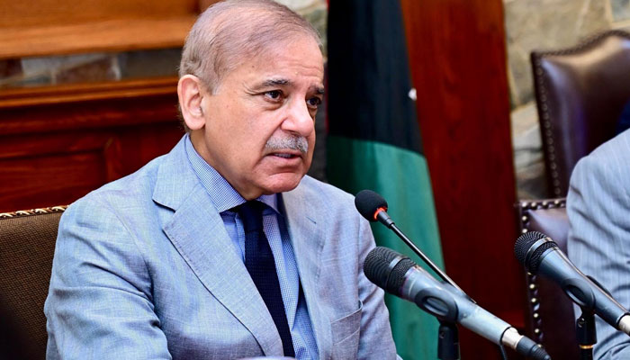 PM Shehbaz chairing a briefing regarding various departmental projects of the Sindh government in Karachi on April 24, 2024. — PID