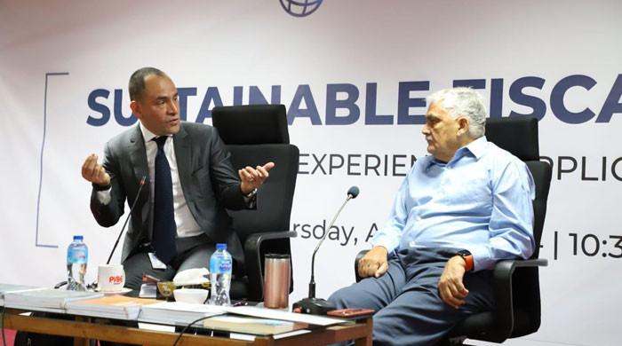 PIDE holds talk on sustainable fiscal reforms