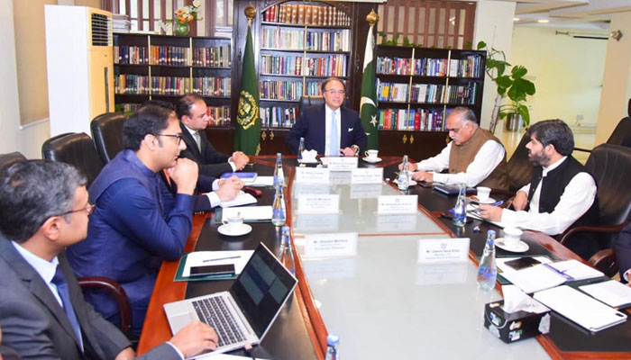 Federal Minister for Finance and Revenue Senator Muhammad Aurangzeb held a meeting of the Steering Committee on FBR digitalization on April 26, 2024. — APP