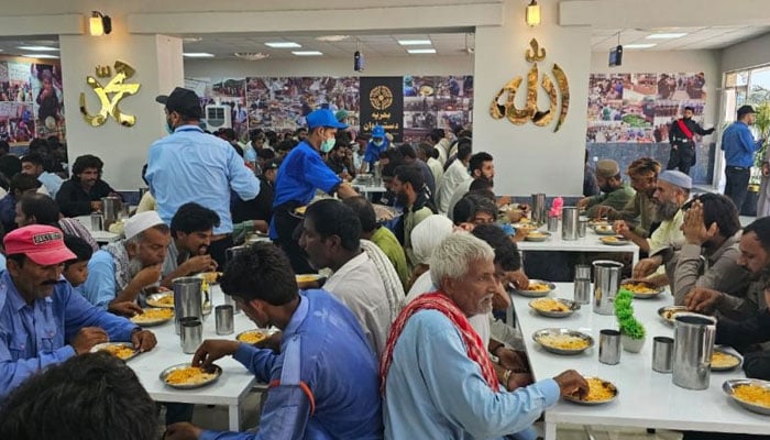 People take lunch at Bahria Dastarkhawan. —  Bahria Town Website/File