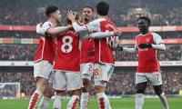 Arsenal hang on to beat Spurs, stretch lead at top