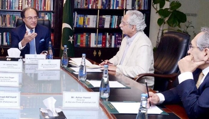 Federal Minister for Finance and Revenue, Senator Muhammad Aurangzeb meets with BODs of Albaraka Bank in this image on April 23, 2024. — APP