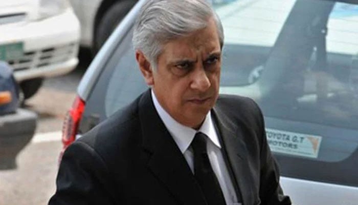 Ex-attorney general of Pakistan and a senior lawyer Irfan Qadir. — AFP/File
