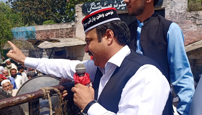 Qaumi Watan Party (QWP) provincial Chairman Sikandar Hayat Khan Sherpao addresses a gathering of his party workers during a protest on May 2, 2024. — Facebook/Sikandar Hayat Khan Sherpao