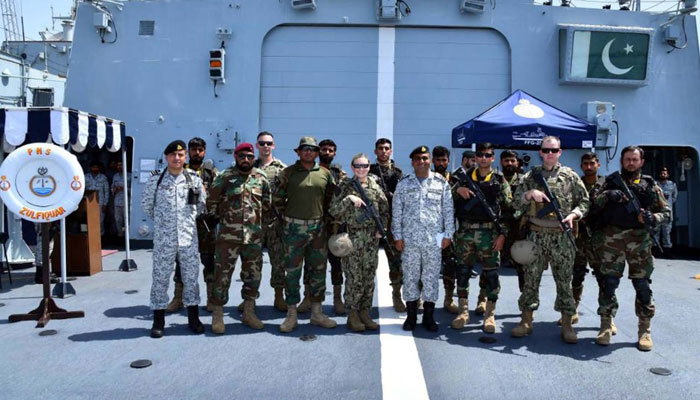Pakistan Navy and US Navy Officers and Troops in a group photo on board PN Ship during Exercise Inspired Union 2024, in Karachi on May 2, 2024. — PPI