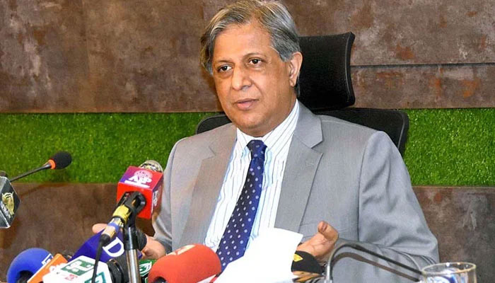 Federal Law Minister Azam Nazeer Tarar addressing a press conference. — APP/File