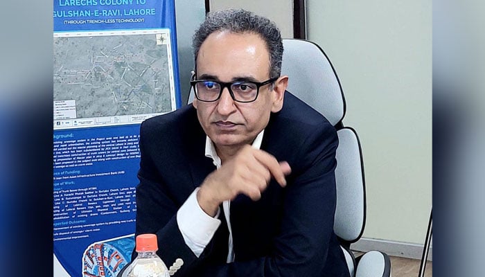 Lahore Commissioner Zaid bin Maqsood gestures during a meeting on May 4, 2024. — Facebook/Commissioner Lahore,Punjab.