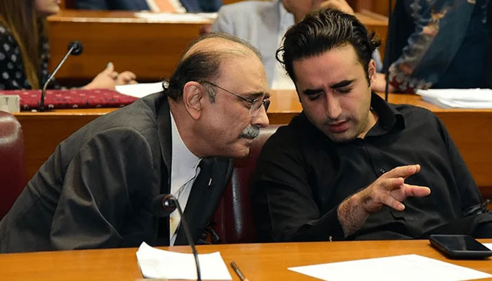 PPP Chairman Bilawal Bhutto-Zardari (right) pictured alongside his father and partys Co-chairman Asif Ali Zardari. — Facebook/@ppppbalochistan/File