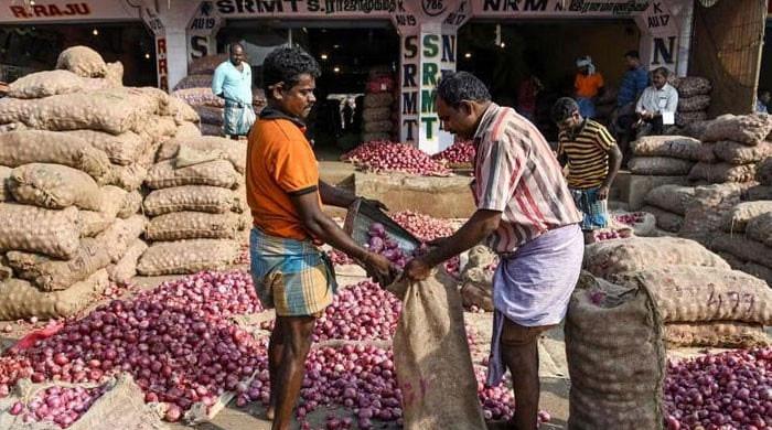 India resumes onion exports; imposes 40 percent duty after lifting ban