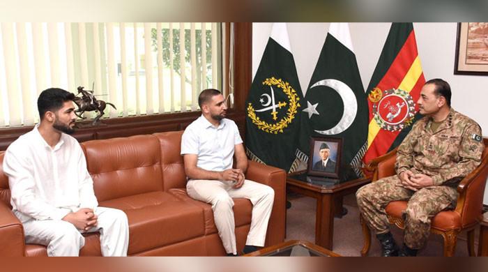 Honorary rank of captain conferred on Amir Khan - Vimarsana News