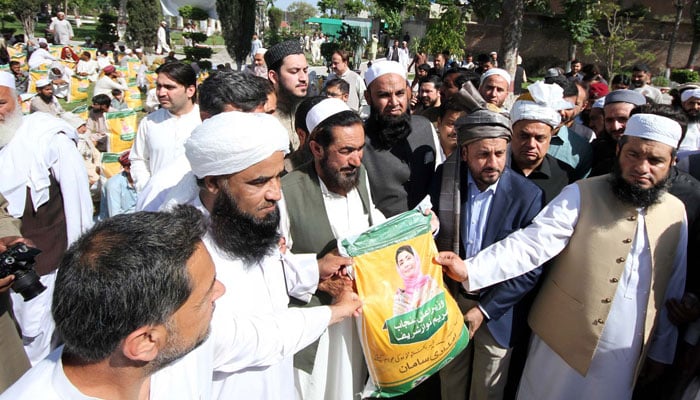Punjab Health Minister, Imran Nazir and Mayor Peshawar Zubair Ali distribute relief food packages among flood-affected people donated by Punjab Chief Minister Maryam Nawaz in Peshawar on May 5, 2024. — PPI