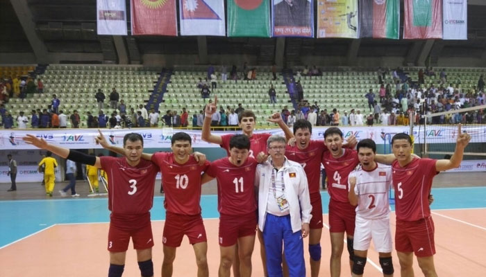 Kyrgyzstans national volley ball team poses for a photo. —AKIPress/File