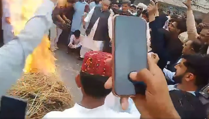 Hundreds of farmers of Pakistan Kissan Ittehad staged a demonstration in Multan and set fire to wheat stalks in protest against the government on May 10, 2024. — Facebook/Rizwan Iqbal