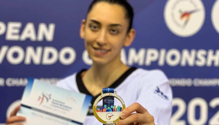 Kimia Alizadeh showing her medal to the camera. — Instagram/kimiya.alizade/File