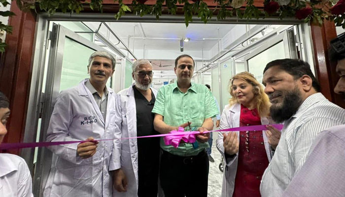 Karachi Mayor Barrister Murtaza Wahab cut the ribbon to inaugurate the Blue Code Intensive Care Ward at the Karachi Institute of Heart Diseases (KIHD) in the Federal B Area on May 15, 2024. — Facebook/Barrister Murtaza Wahab
