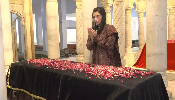 Aseefa Bhutto Zardari visited the Bhutto family’s graveyard in Garhi Khuda Bakhsh  on May 17, 2024. — X/@PPCentralPunjab