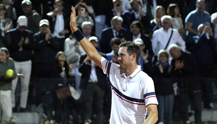 Nicolas Jarry gestures to spectators after winning the Italian Open semi-final in Rome, Italy, May 17, 2024. — CFP