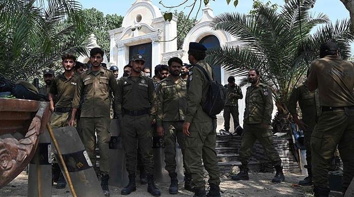 Passerby killed in crossfire - Vimarsana News