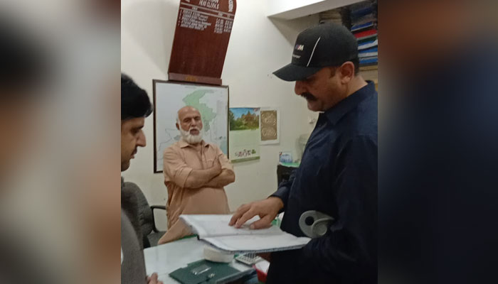 Provincial Minister for Public Health Malik Pakhtun Yar Khan pays a visit to the Public Health Office Mardan on May 27, 2024. — Facebook/Pakhtoon Yar Khan