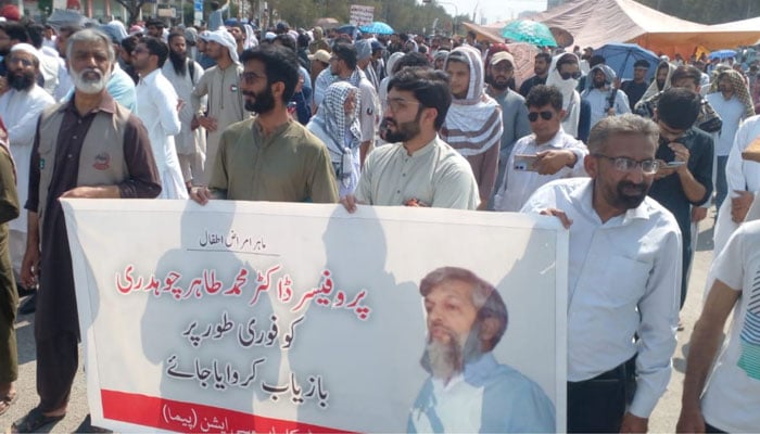 Pakistan Islamic Medical Association (PIMA) protesters demonstrate against the disappearance of  Professor Dr Muhammad Tahir Chaudhry on May 31, 2024. — Facebook/PIMAofficial