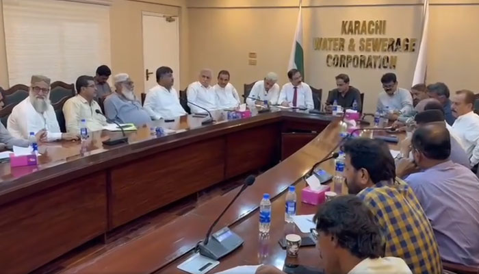 Karachi Mayor and Karachi Water Sewerage Corporation (KWSC) Chairman Barrister Murtaza Wahab Siddiqui chairs a meeting with UC Chairpersons of Lyari along with MPA, Party Tanzeem & Town Chairperson regarding the water and sewerage issues of their respective areas. — Facebook/barristermurtazawahabofficial