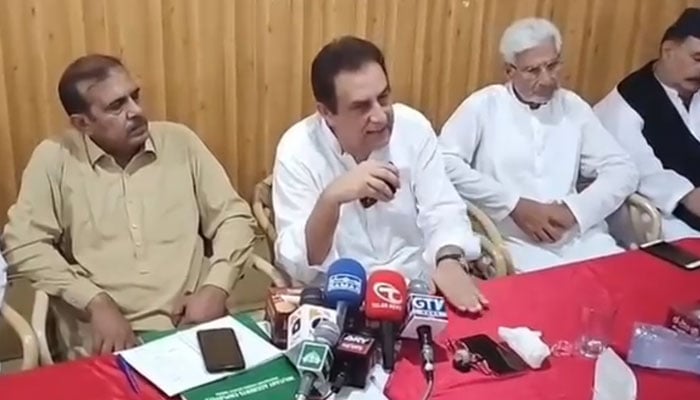 PPP Peshawar division general secretary Mian Rashid Ali Shah Kakakhel (C) and others speaks during a press conference on June 29, 2024. — Screengrab via Facebook/Arbab Liaqat Ali Khan