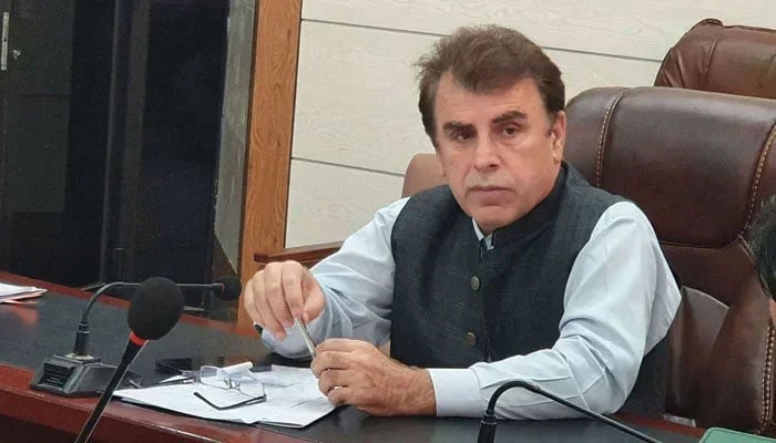 Commissioner Peshawar Division, Riaz Khan Mehsud chairs a meeting on April 24, 2024. — Facebook/Commissioner Peshawar Division, Peshawar