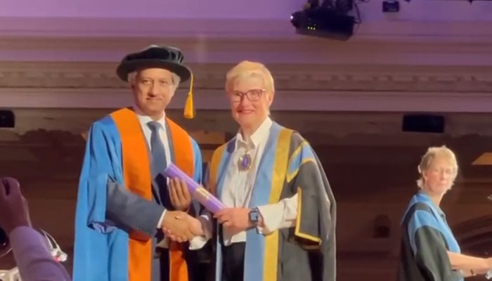 Dr Tariq Mahmood, the former head of radiology at (JPMC) (L) receives prestigious fellowship award from the Royal College of Radiologists UK on June 29, 2024. — Screengrab via Facebook/Karachi Metropolitan Corporation