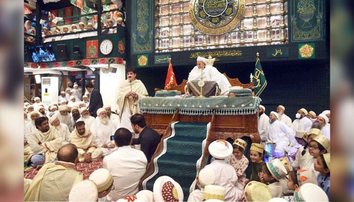 Sindh Chief Minister Syed Murad Ali Shah addresses the Boraha community at Taheri Masjid at the invitation of Syedna Mufaddal Saifuddin, the spiritual leader of the Bohra community on July 14, 2024. —APP
