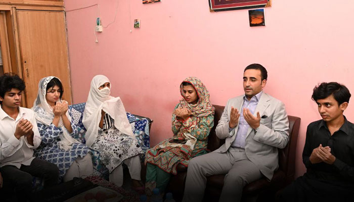 Pakistan People’s Party (PPP) Chairman Bilawal Bhutto-Zardari offers Fateha for  his former chief media coordinator late Nazir Hussain Dhoki at his residence on August 8, 2024. — Facebook/Pakistan Peoples Party - PPP