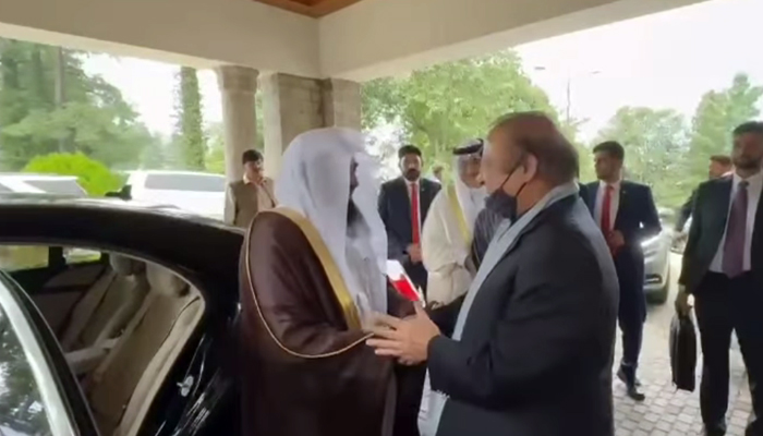 PMLN President and former prime minister Nawaz Sharif (right) greets Imam of Masjid-e-Nabawi Salah Bin Muhammad Al-Budair on August 10, 2024. — Screenrab via Facebook/@MuhammadNawazSharifMNS