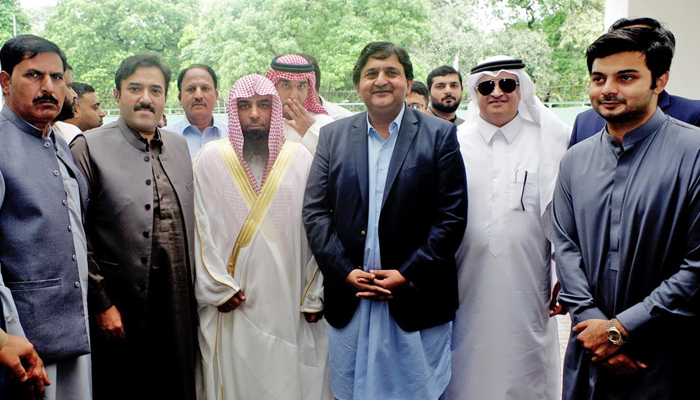 Punjab Assembly Speaker Malik Muhammad Ahmad Khan (third left) and others pose for a group photo with Masjid-e-Nabawi Imam Dr Salah Al-Budair (third right) in Lahore on August 11, 2024. — Facebook/@MianZeeshanRafiquePMLN
