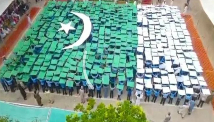 1,200 students form a huge flag in Pakpattan. — APP/file