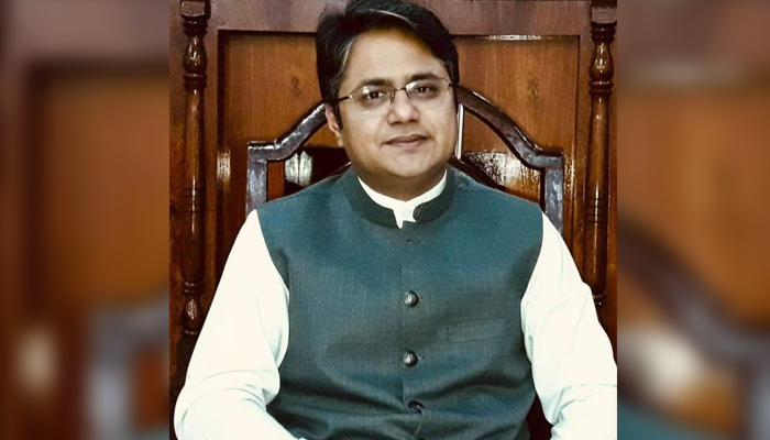 Lahore Deputy Commissioner Syed Musa Raza seen in this image. — Facebook/@CrimeTracker786/file