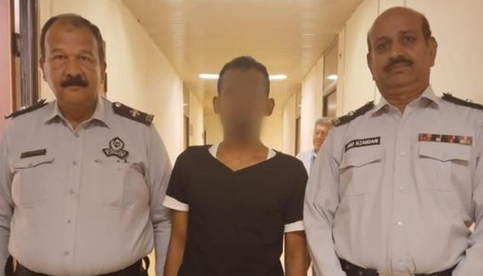 FIA officers pose for a photo with the suspect arrested over travelling on alleged forged documents in this image released on August 19, 2024. — Facebook/@FIAAgencyOfficial