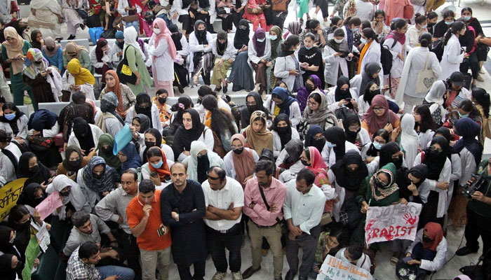 Members of the Young Doctor Association hold a protest demonstration against the man who tried to rape a five-year-old girl patient in Ganga Ram Hospital at hospital premises in Lahore on August 20, 2024. — PPI
