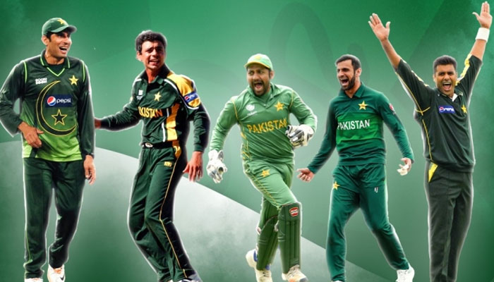 (From Left to right) Misbah-ul-Haq, Saqlain Mushtaq, Sarfraz Ahmed, Shoaib Malik and Waqar Younis. — PCB website/File