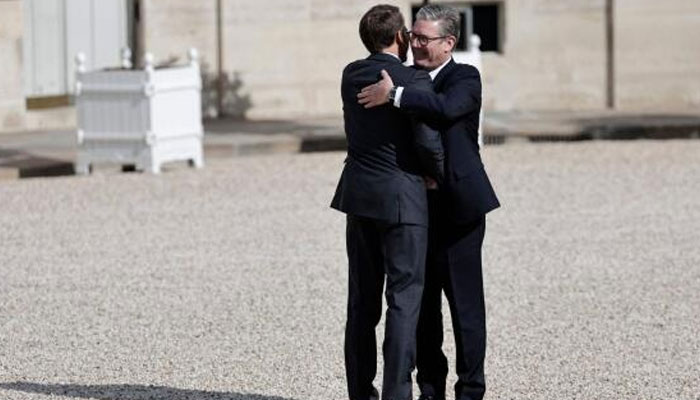 Frances President Emmanuel Macron (left) greets Britains Prime Minister Keir Starmer prior to a meeting at the Elysee presidential palace in Paris on August 29, 2024. — AFP