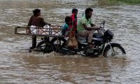 24 die as cyclone churns off Indo-Pak coast