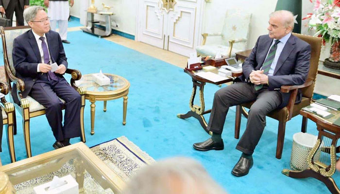 Chinese Ambassador to Pakistan H.E. Jiang Zaidong (left) exchange views with Prime Minister Muhammad Shehbaz Sharif on September 2, 2024. — APP