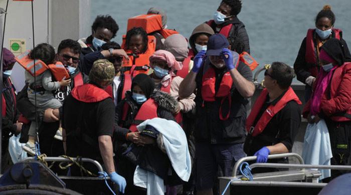 20 migrants missing after wreck off Italy: UN