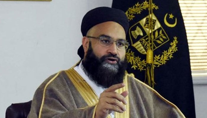 Chairman Pakistan Ulema Council (PUC) Hafiz Muhammad Tahir Mahmood Ashrafi addresses an event. — Radio Pakistan