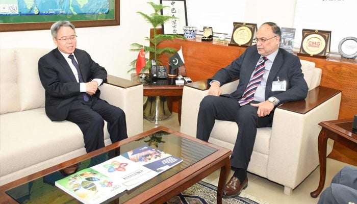 Chinese Ambassador to Pakistan, Jiang Zaidong, meets with Federal Minister for Planning, Development & Special Initiatives, Ahsan Iqbal, today in Islamabad ahead of the upcoming historic visit of Chinese Premier Li Qiang in Islamabad on October 04, 2024.— PID