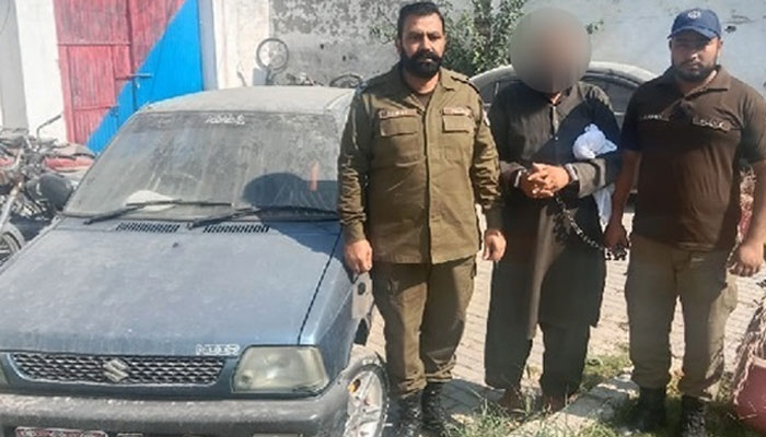 Inter-district car lifter Arshad seen in police custody along with the recovered stolen car, image released on October 25, 2024. — Facebook@Rawalpindicpoofficeoffical