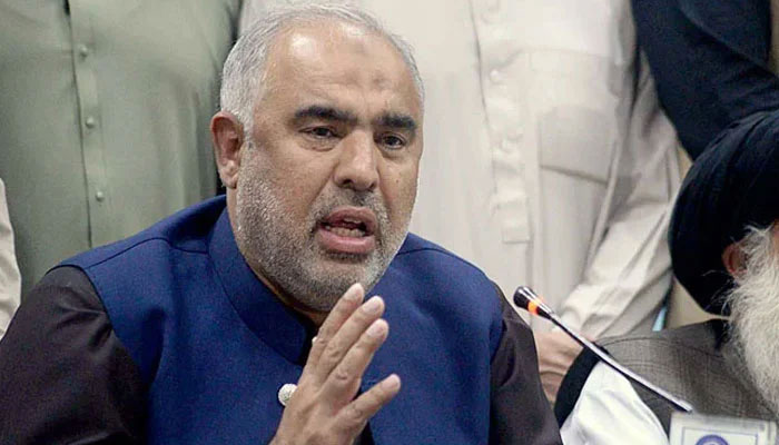 Pakistan Tehreek-e-Insaf (PTI) leader and former speaker of the National Assembly Asad Qaiser  talking to the media in this undated photo. — APP/File