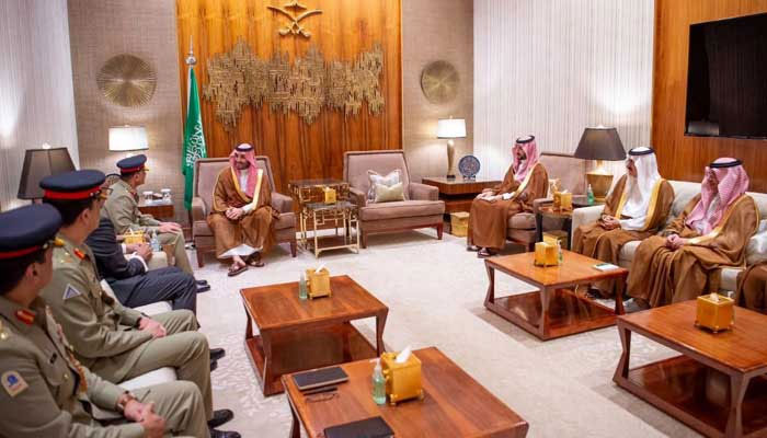 Chief of Army Staff (COAS) General Asim Munir meets Saudi Arabias Crown Prince and Prime Minister Mohammed bin Salman at Royal Palace, Riyadh, November 6, 2024. — ISPR