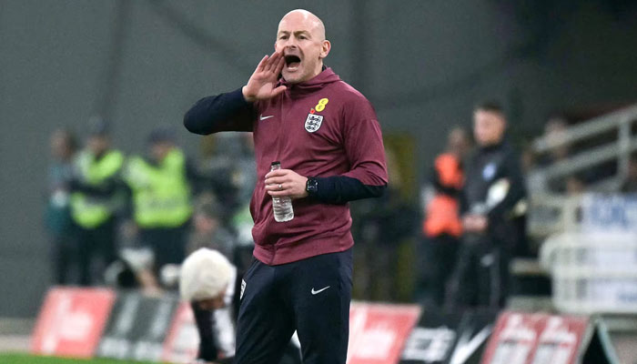 Englands interim manager Lee Carsley giving instructions during a Nations League game against Greece in Athens on November 14th, 2024. — AFP