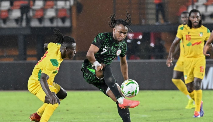 Nigerias forward Ademola Lookman (centre) controls the ball during the Morocco 2025 Africa Cup of Nations Group D qualification football match between Nigeria and Benin at the Houphouet Boigny stadium in Abidjan, on November 14, 2024. — AFP