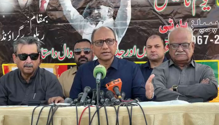 Sindh Local Government Minister Saeed Ghani (centre) speaks at a press conference on November 29, 2024. — Screengrab via Facebook@SaeedGhaniPPP