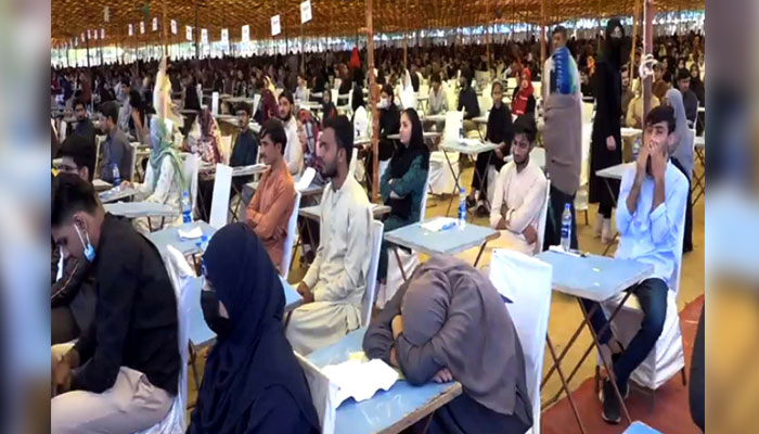 Students are gathered for the MDCAT Admission Test at NED University in Karachi on December 8, 2024. Pakistan Medical and Dental Council (PMDC) conducted the Medical and Dental College Admission Test (MDCAT) retake exam- 2024 across Sindh on December 8, 2024. — PPI